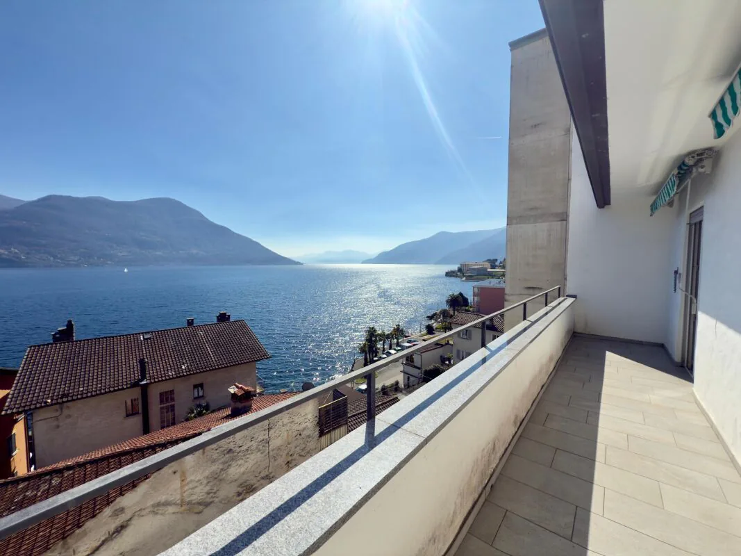 Very bright 4.5-room apartment with a dream view, elevator, and balcony.