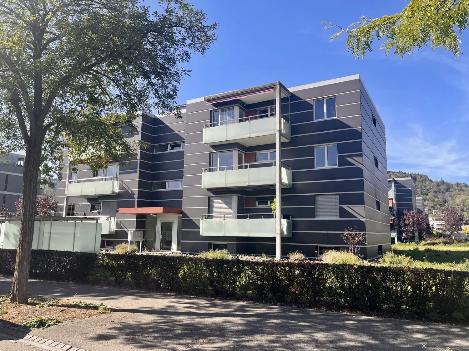 Bright 4-room apartment with balcony and modern amenities in Biel