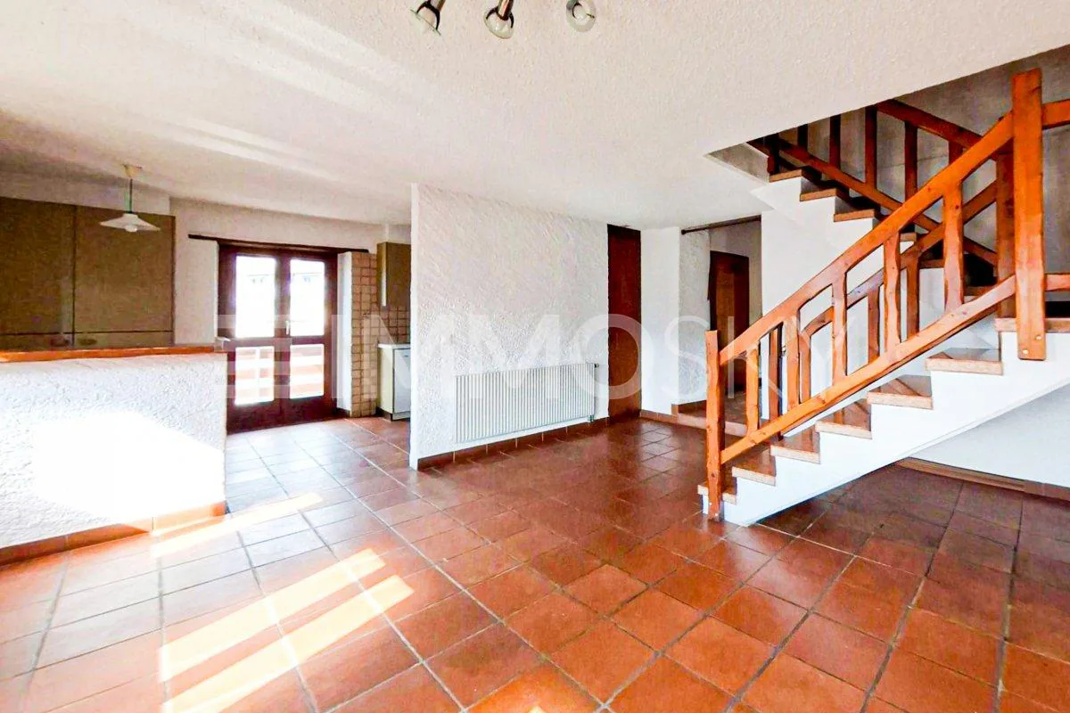 Edificio con 2 appartamenti a Miège (REN circa 4,6%)