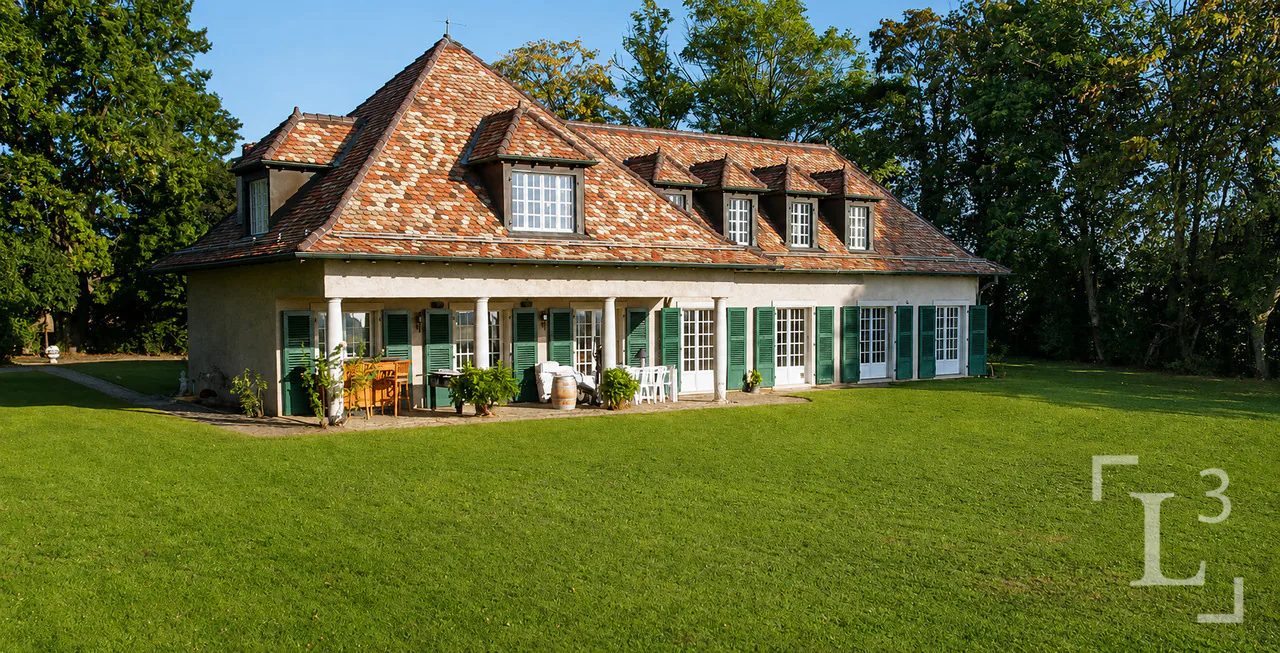 Propriété de caractère avec vaste jardin et vue sur le lac