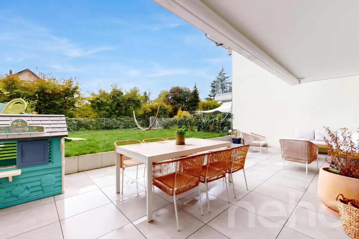 Appartement récent avec grande terrasse et jardin à Romanel
