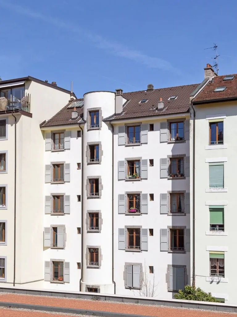 In der Nähe des Bahnhofs und der Verkehrsmittel