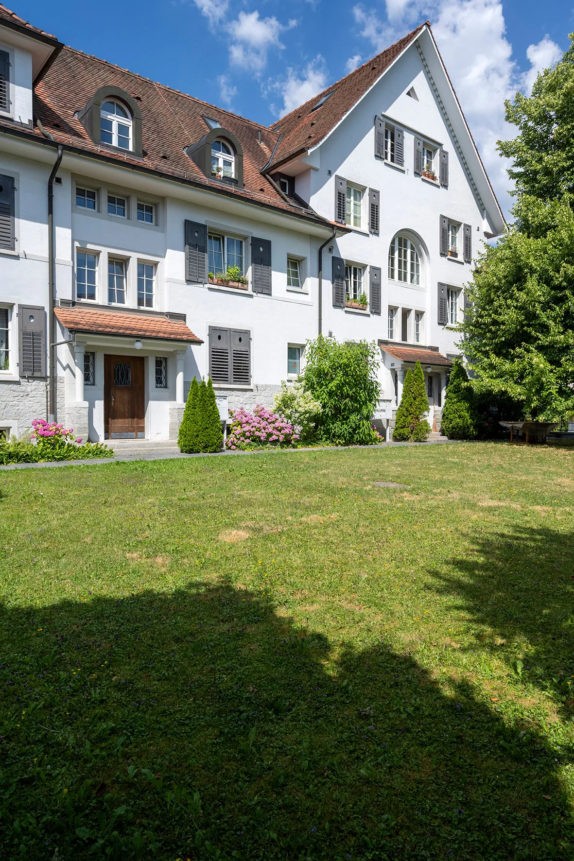 Charmante 4-Zimmer-Altbauwohnung mit Balkon und schöner Aussicht in Thalwil
