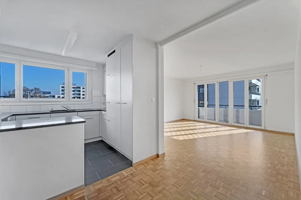 With dishwasher, balcony, lift and much more!
