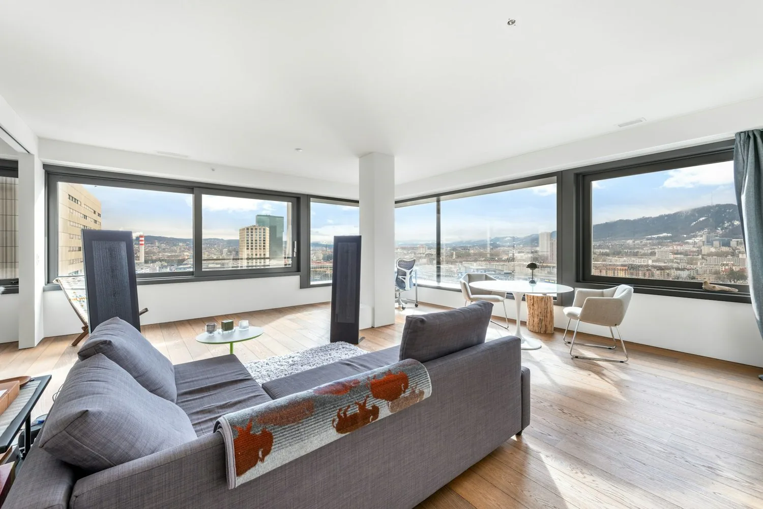 Skyline Living über Zürich - Wohnen im 18. Obergeschoss