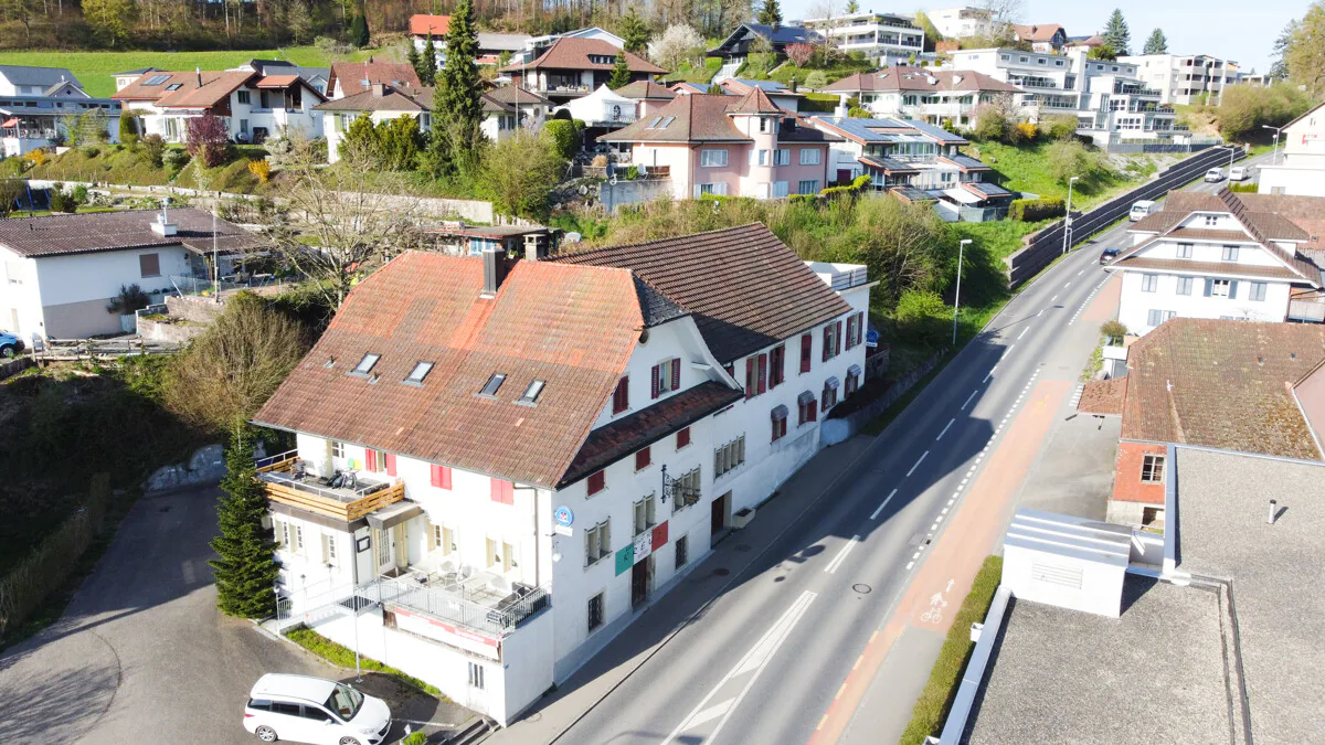 Casa residenziale e commerciale con potenziale di utilizzo polivalente e 6,3% di rendita