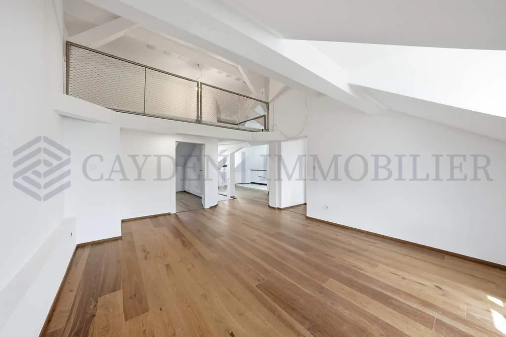 Exklusivität !!!! Schönes 4-Zimmer-Apartment komplett renoviert in einem charmanten Gebäude.