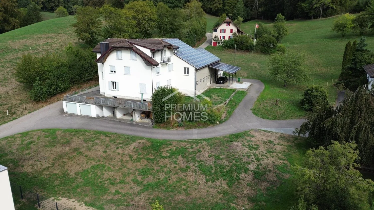 Grosses Bauland mit Entwicklungspotenzial & saniertem Mehrfamilienhaus