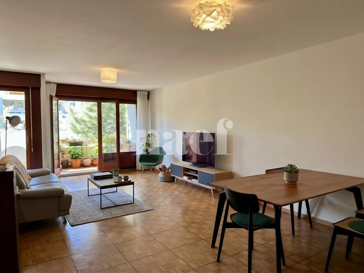 Vier-Zimmer-Wohnung mit innerem Parkplatz in Champel