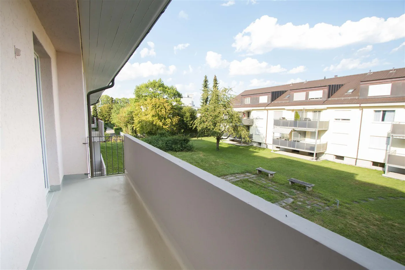 Charming 2-room apartment with balcony & garden use Reinac