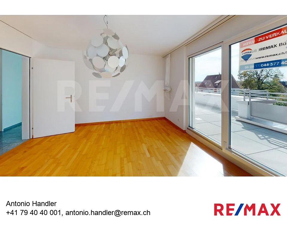 Above the roofs of Bülach, a spacious 3.5-room attic apartment with a large terrace