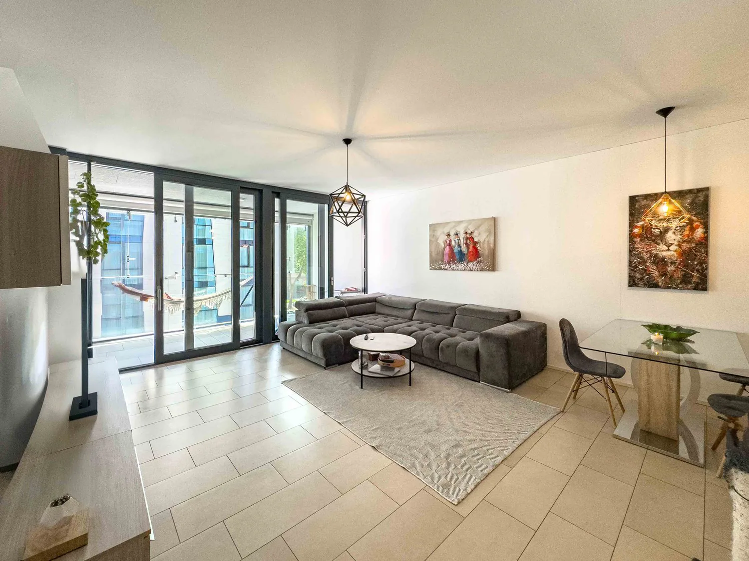Modern 2.5 rooms apartment close to city center