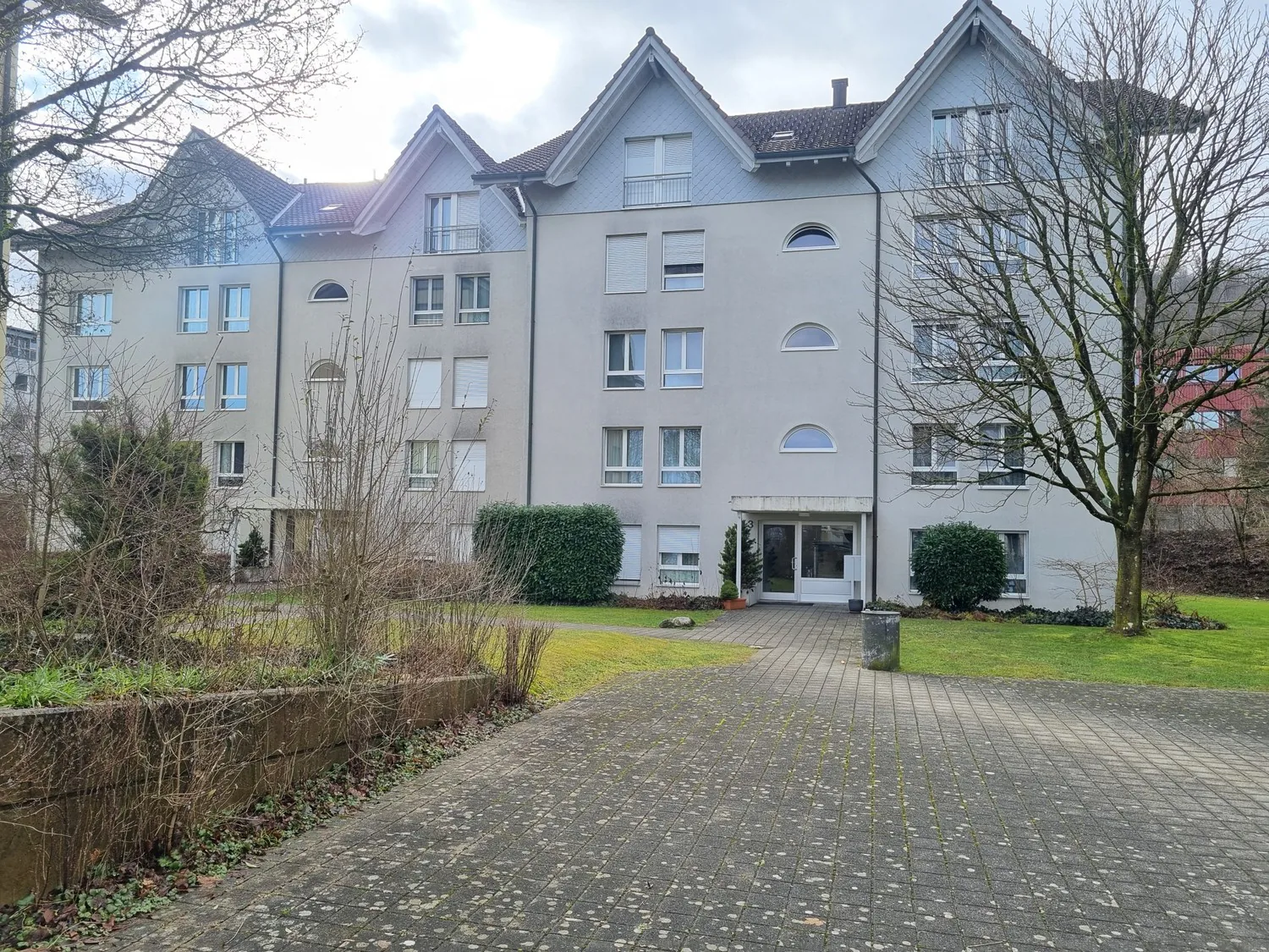 Large and centrally located apartment in Kehrsatz