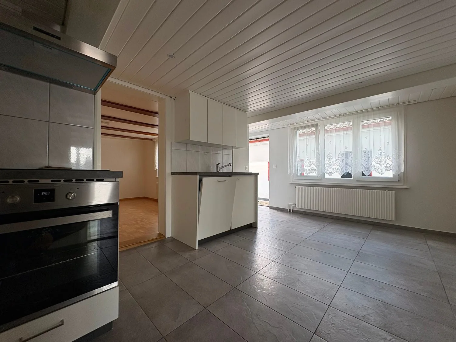 Appartamento economico & accogliente di 3,5 locali al piano terra con cucina grande