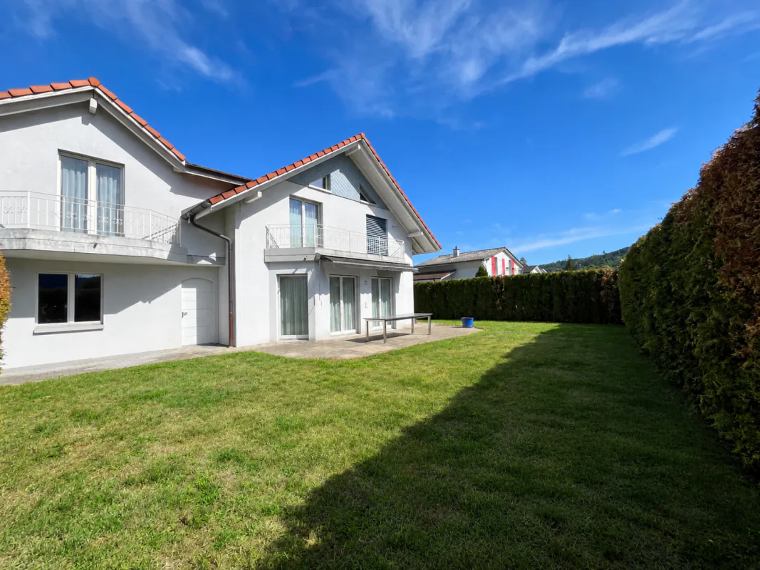 Maison unifamiliale de 6,5 pièces avec jardin et garage double