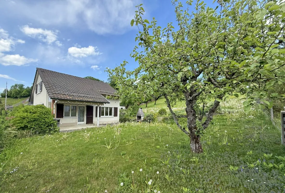 Casa familiare idilliaca con giardino spazioso