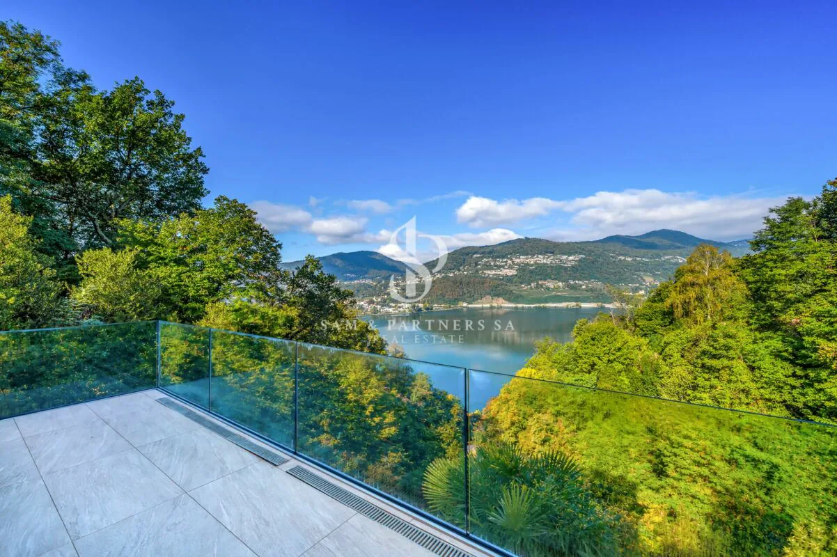 Appartamento con vista lago