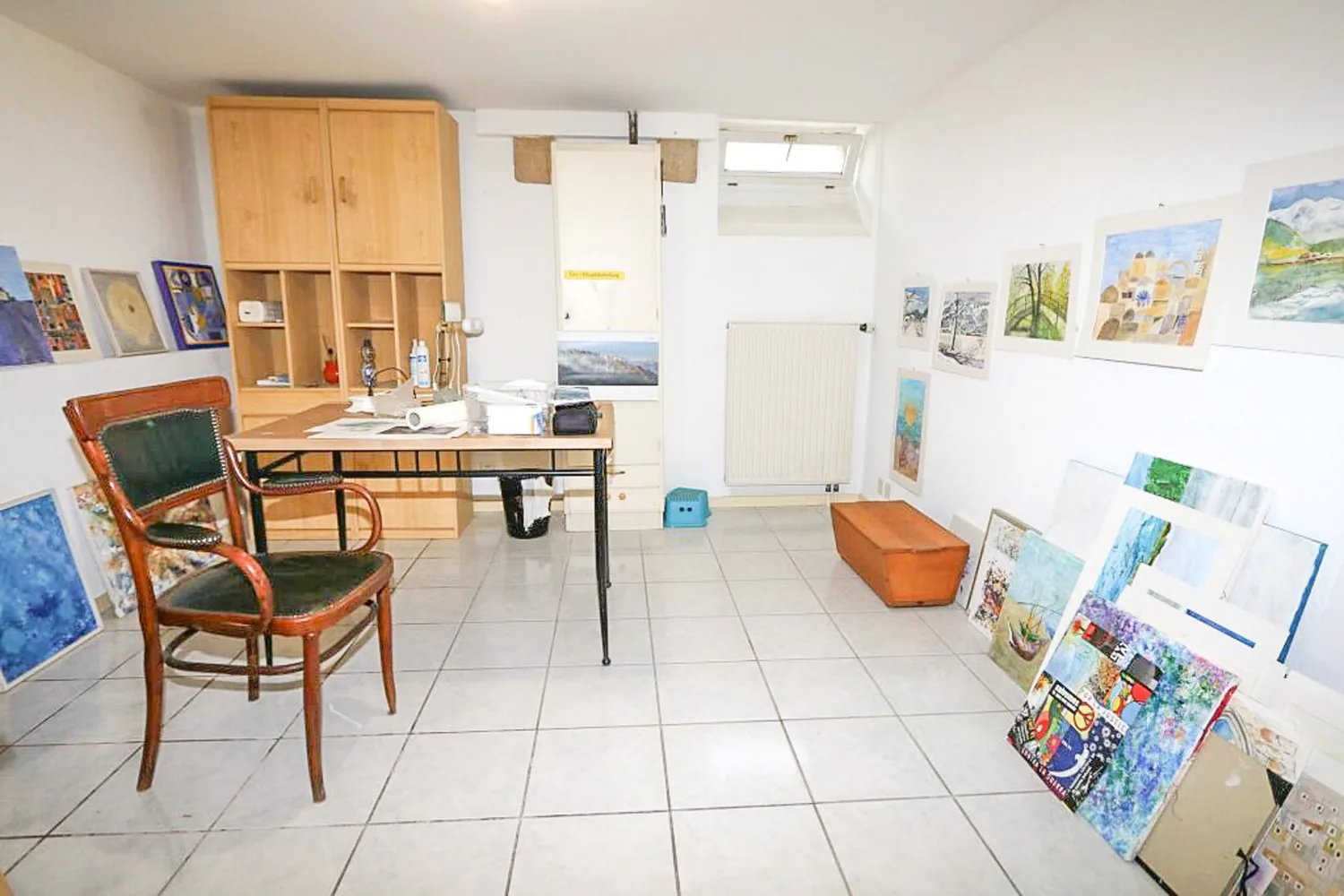 Versatile hobby room in central location of Münchenstein