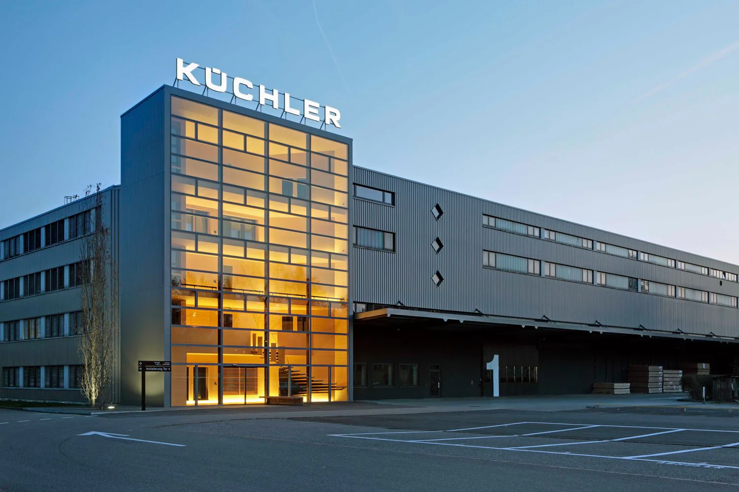 72 m2 oder 103 m2 Lagerraum mieten am Stadtrand von Zürich