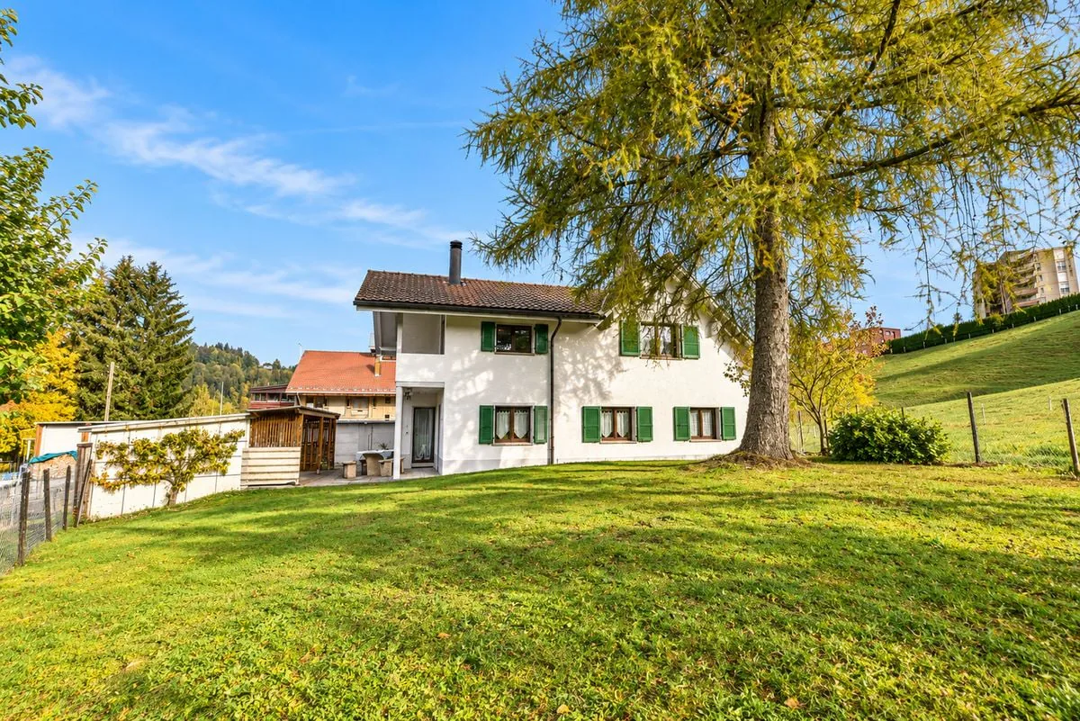 Casa indipendente di 5.5 locali con grande giardino a Le Locle