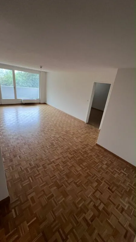 schöne helle 2 1/2 Zimmer Wohnung