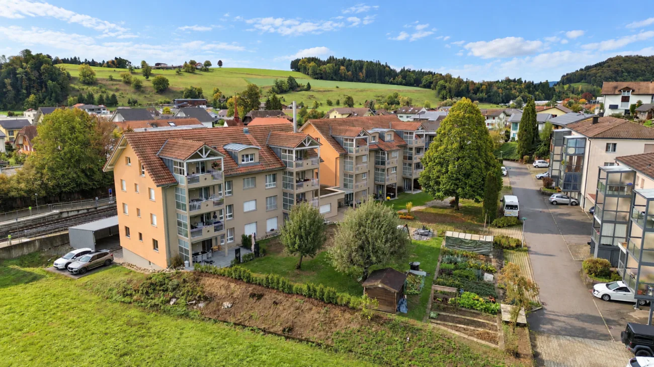 3.5 room garden apartment with sunny seating area and view of the green