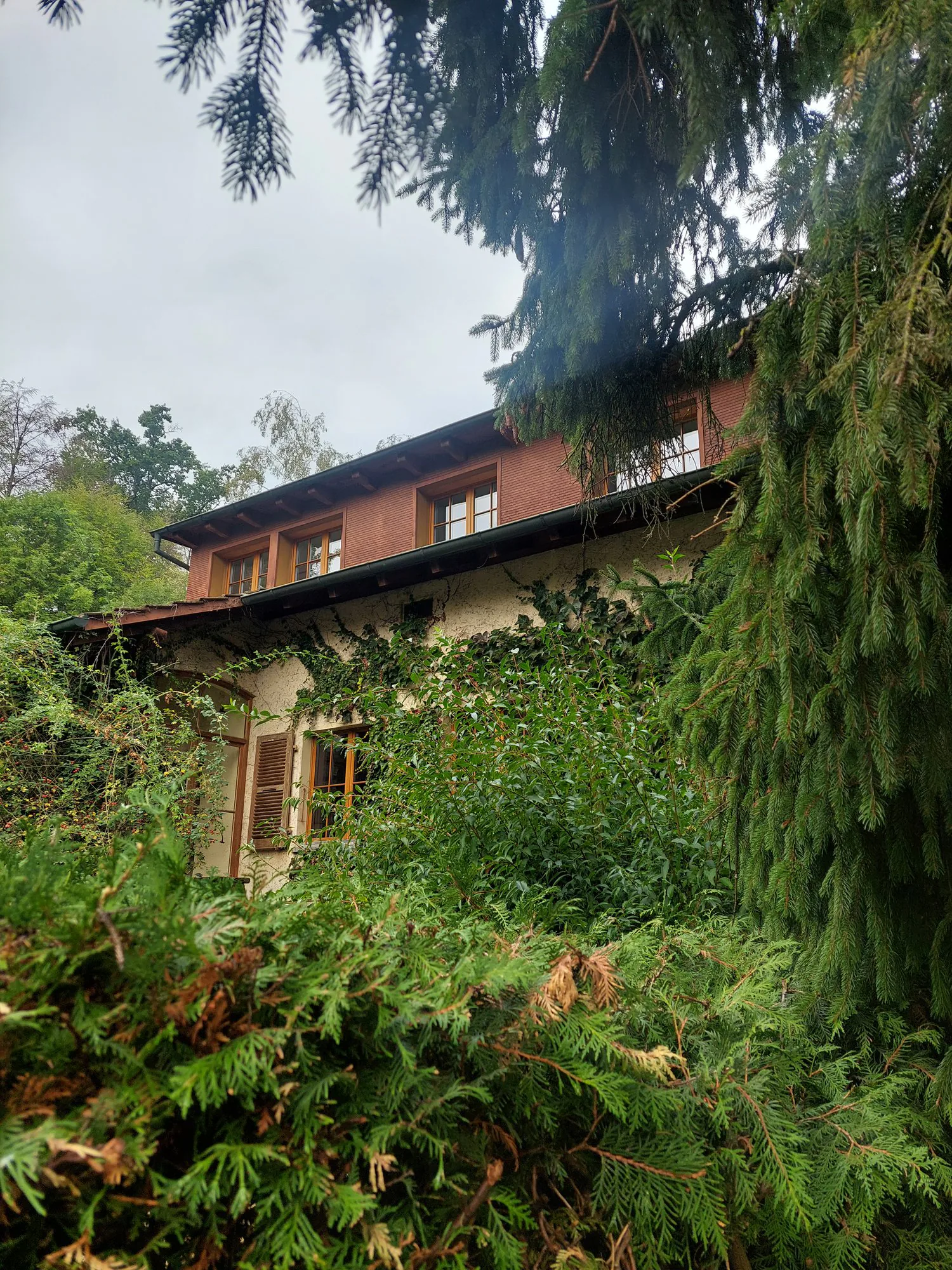 Casa unifamiliare indipendente con terreno aggiuntivo e garage