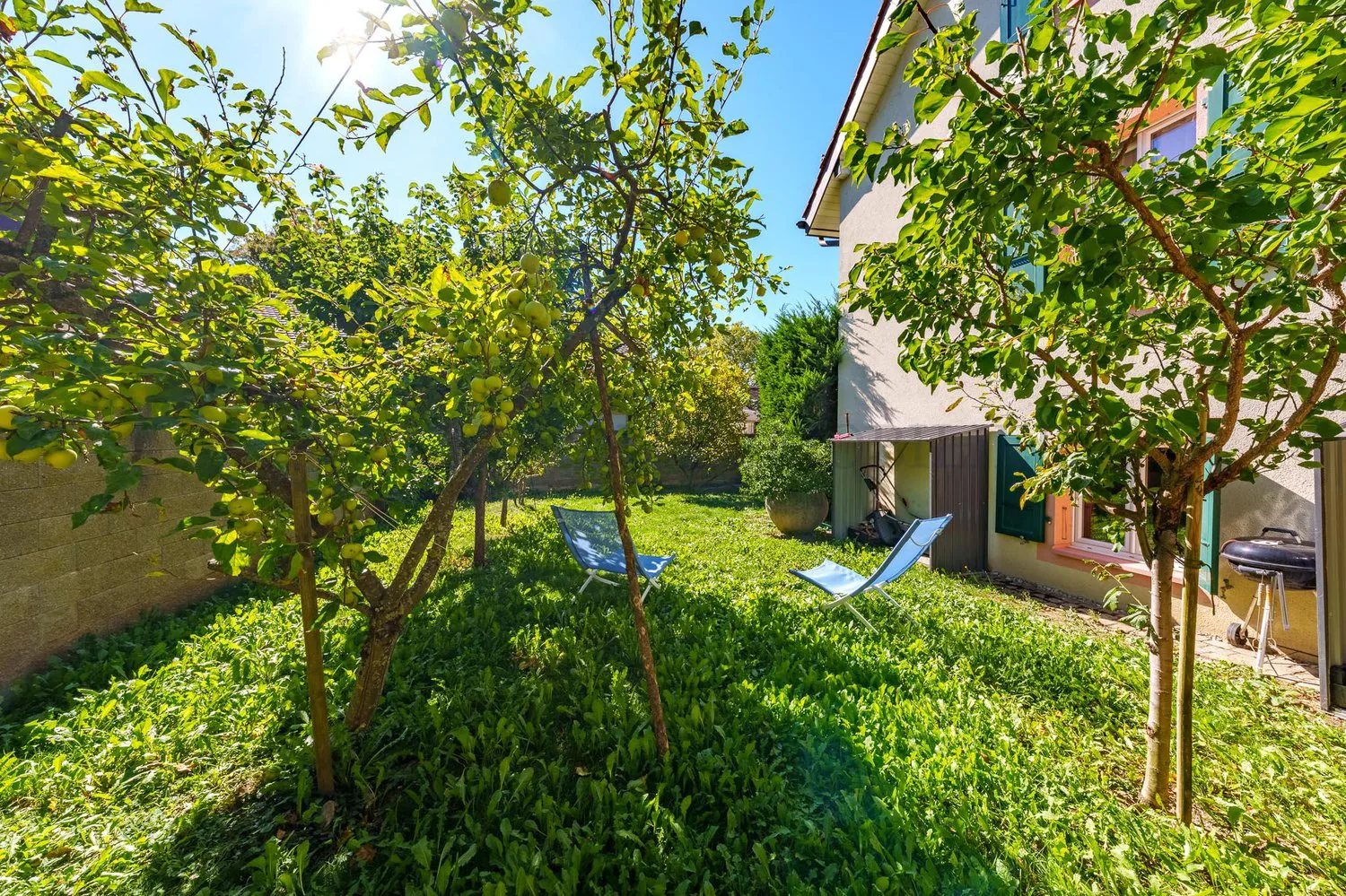 Dorfscheune mit 6.5 Zimmern ? Garten, Terrasse und zwei Garagen