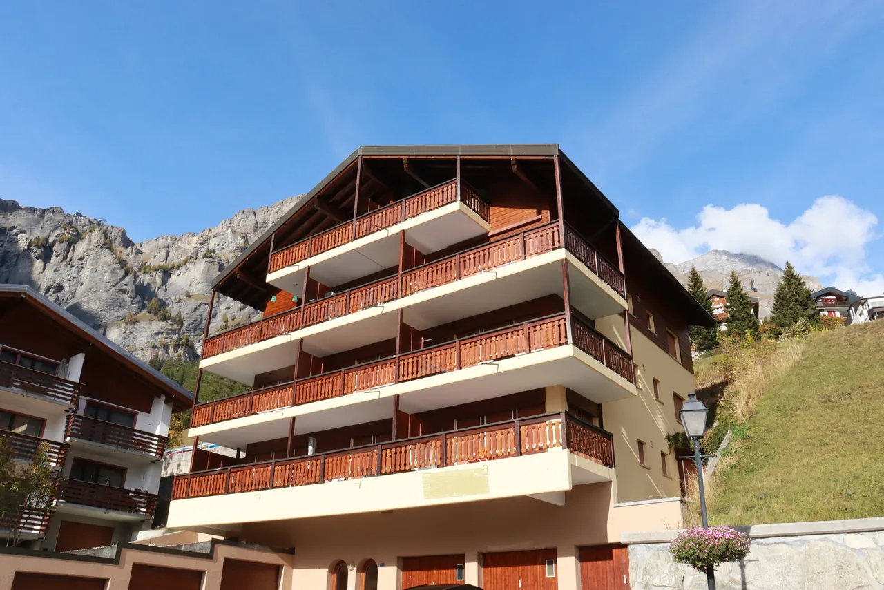 Spacious living with modern charm and extra dressing room!