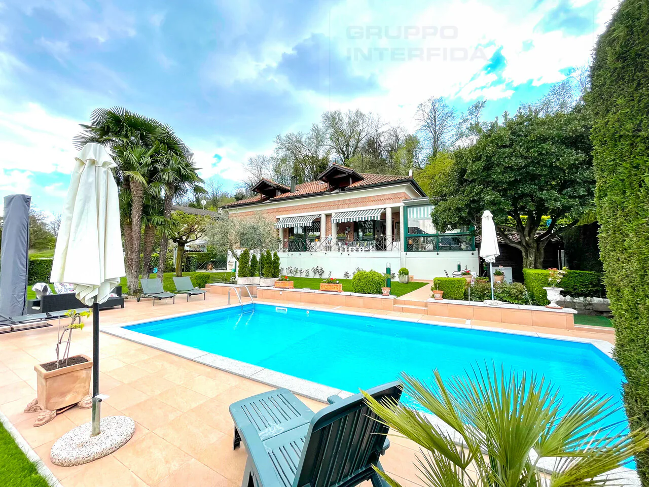 GRANDE VILLA CON PISCINA E DEPENDANCE