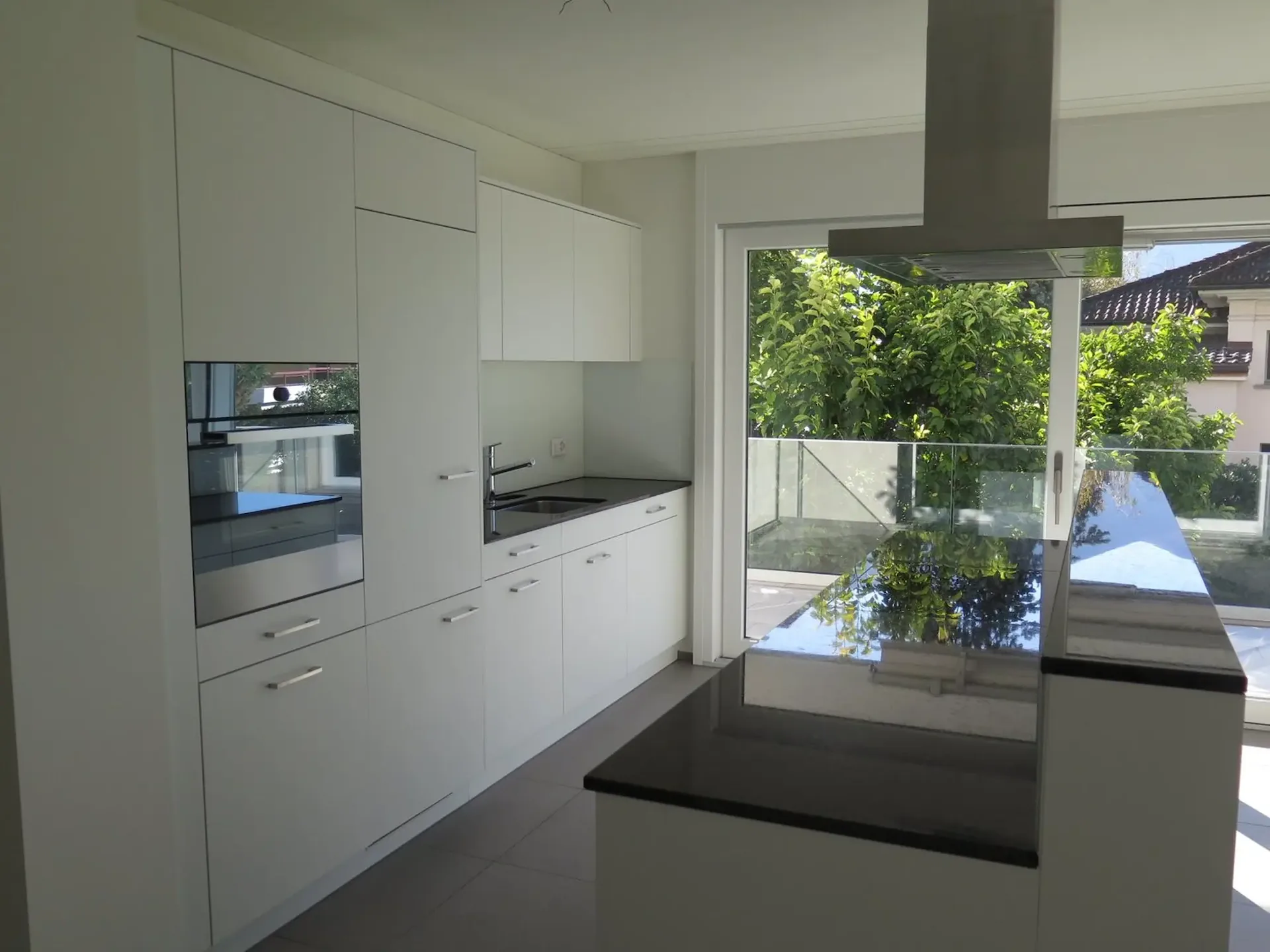 Appartement lumineux et accueillant de 3,5 pièces avec deux balcons à Muralto