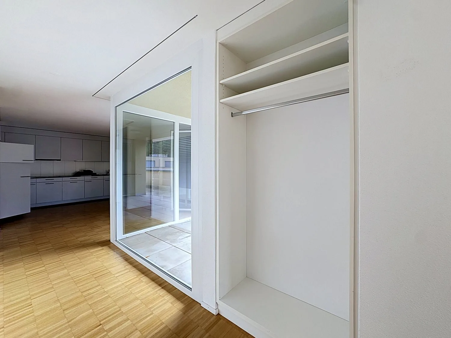 MAGNIFIQUE ATTIQUE de 5,5 pièces avec terrasse / Wunderschöne Attikawohnung