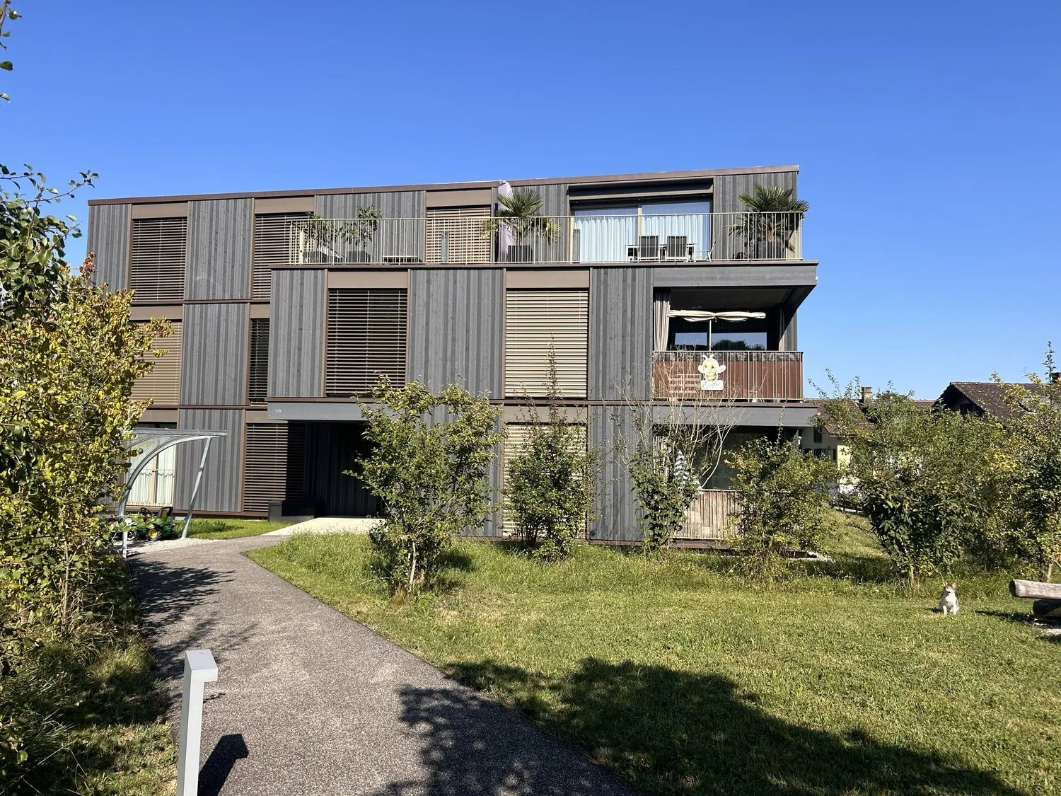 Appartement spacieux 4.5 pièces au rez-de-chaussée, naturel et moderne