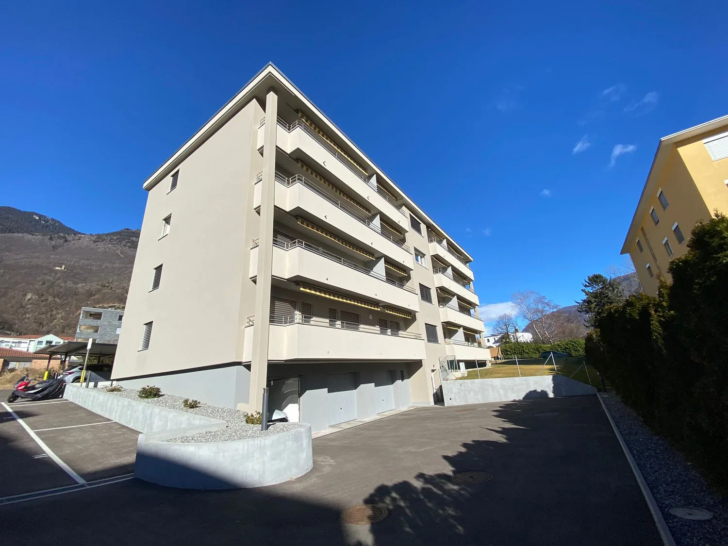 Wohnung wie neu mit 3.5 Zimmern, Sementina
