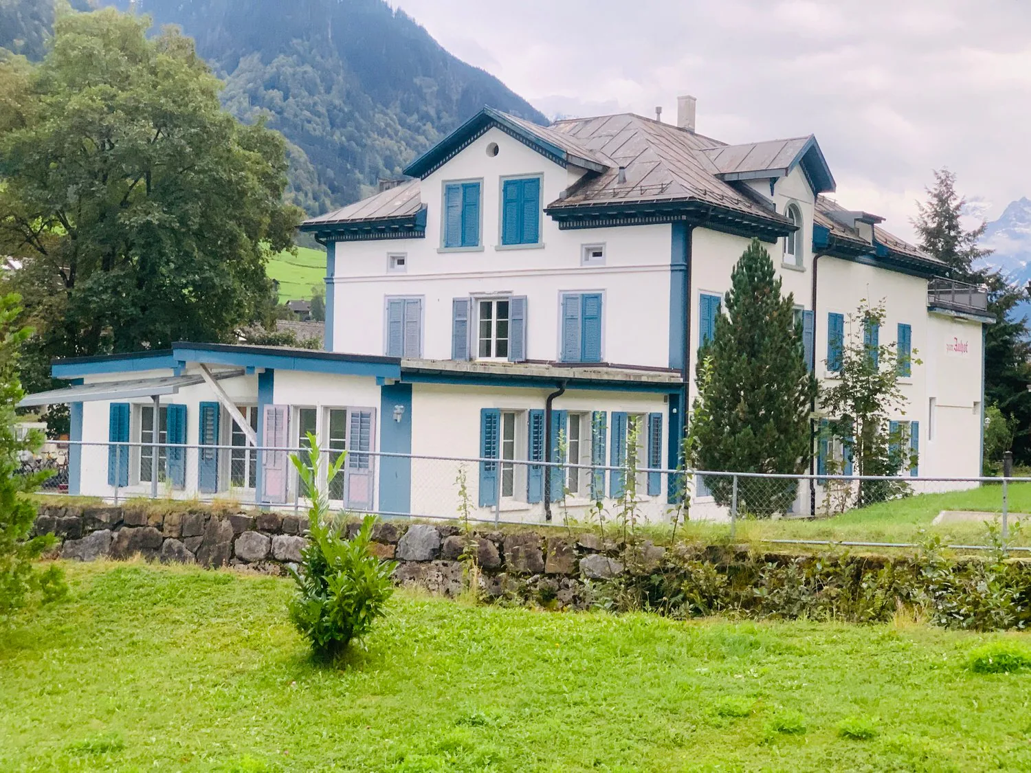 Charming 4.5-room apartment on Bahnhofstrasse in Luchsingen