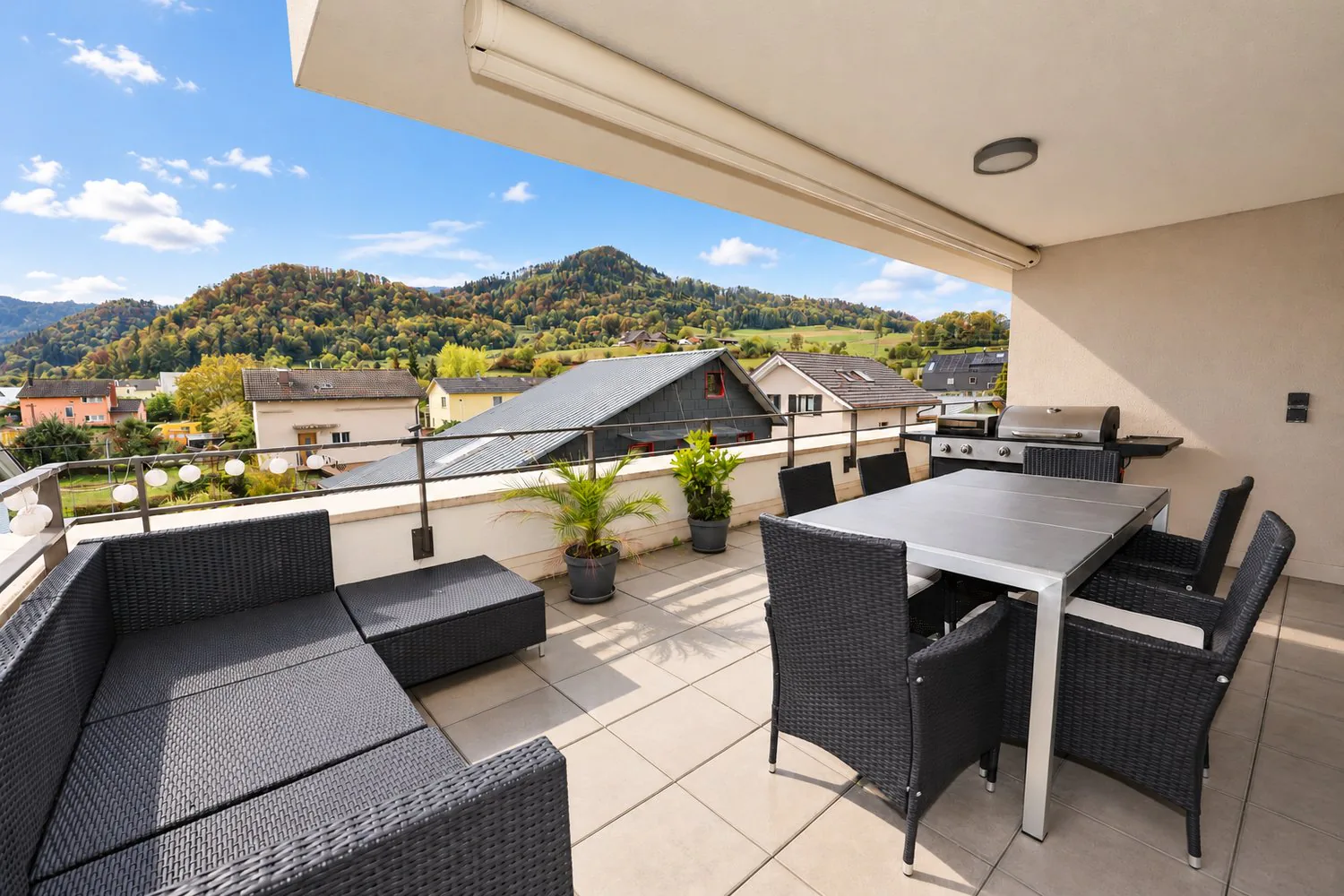 Bright 3.5-room attic apartment with private laundry tower and spacious terrace