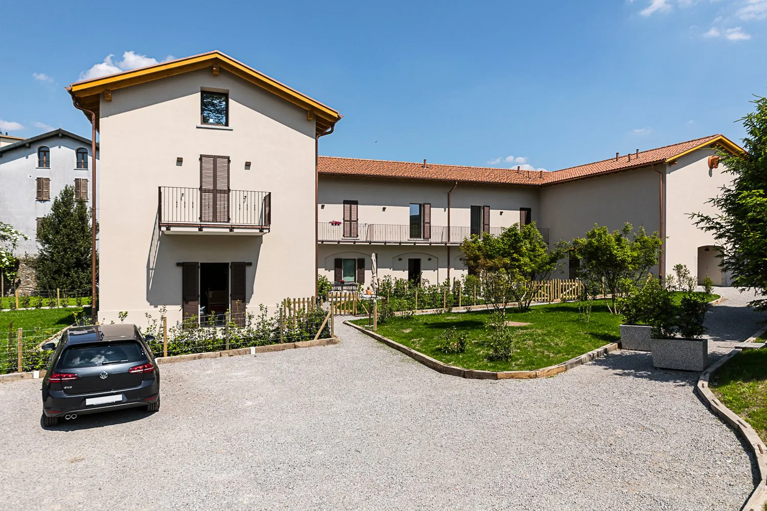 Rent a bright 2.5-room apartment surrounded by greenery