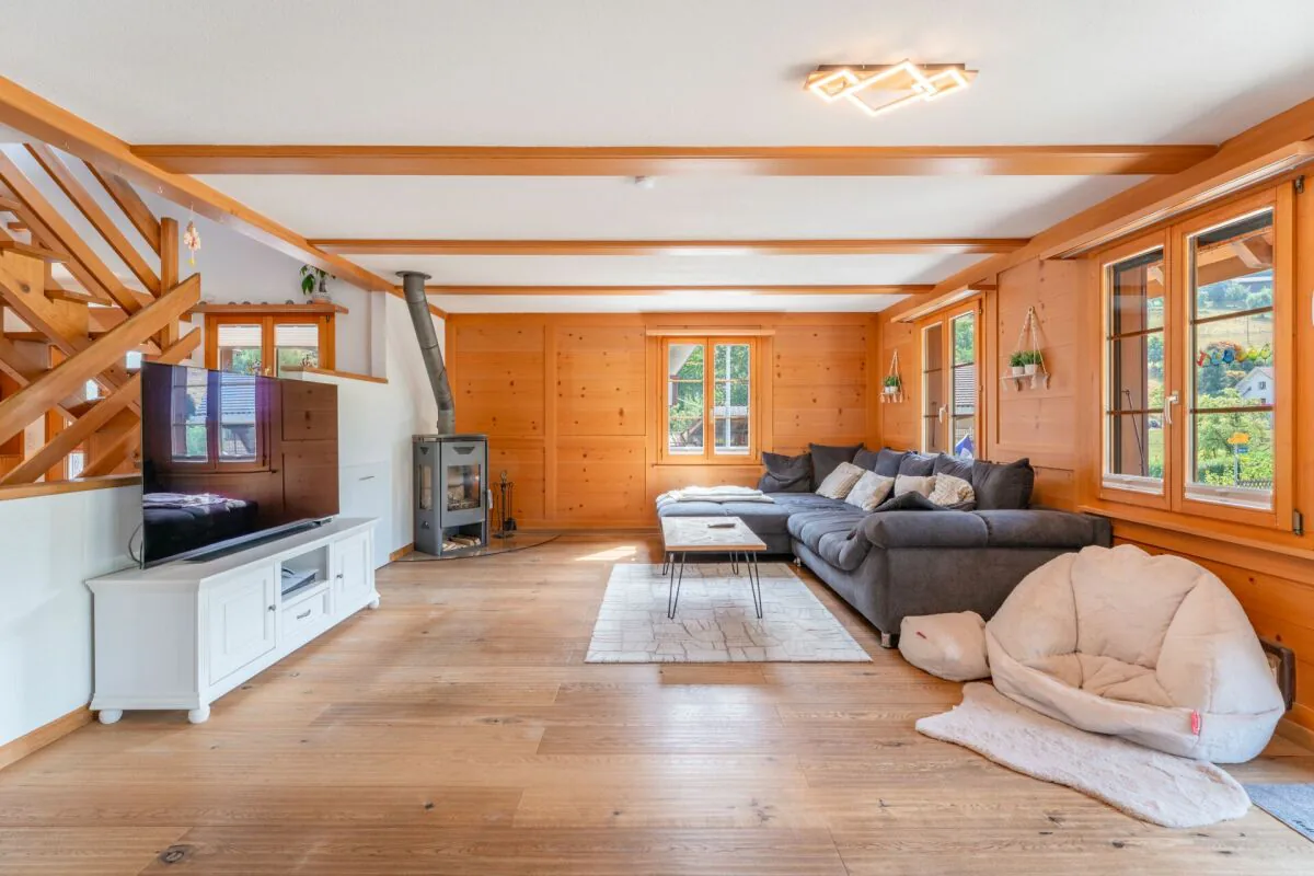 Grande Maison | Rénovée | Grand Jardin | 3 Box de Garage | Bureau | Atelier | Salle de Fête | 66 m² de Grenier en État de Rénovation de Luxe | Appartement pour Parent Possible