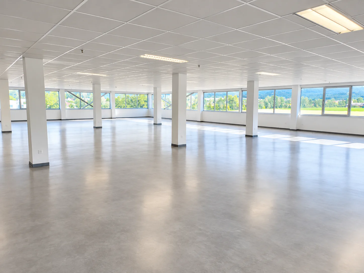 10,000 m² versatile commercial space in 2557 Studen/BE - Top prices