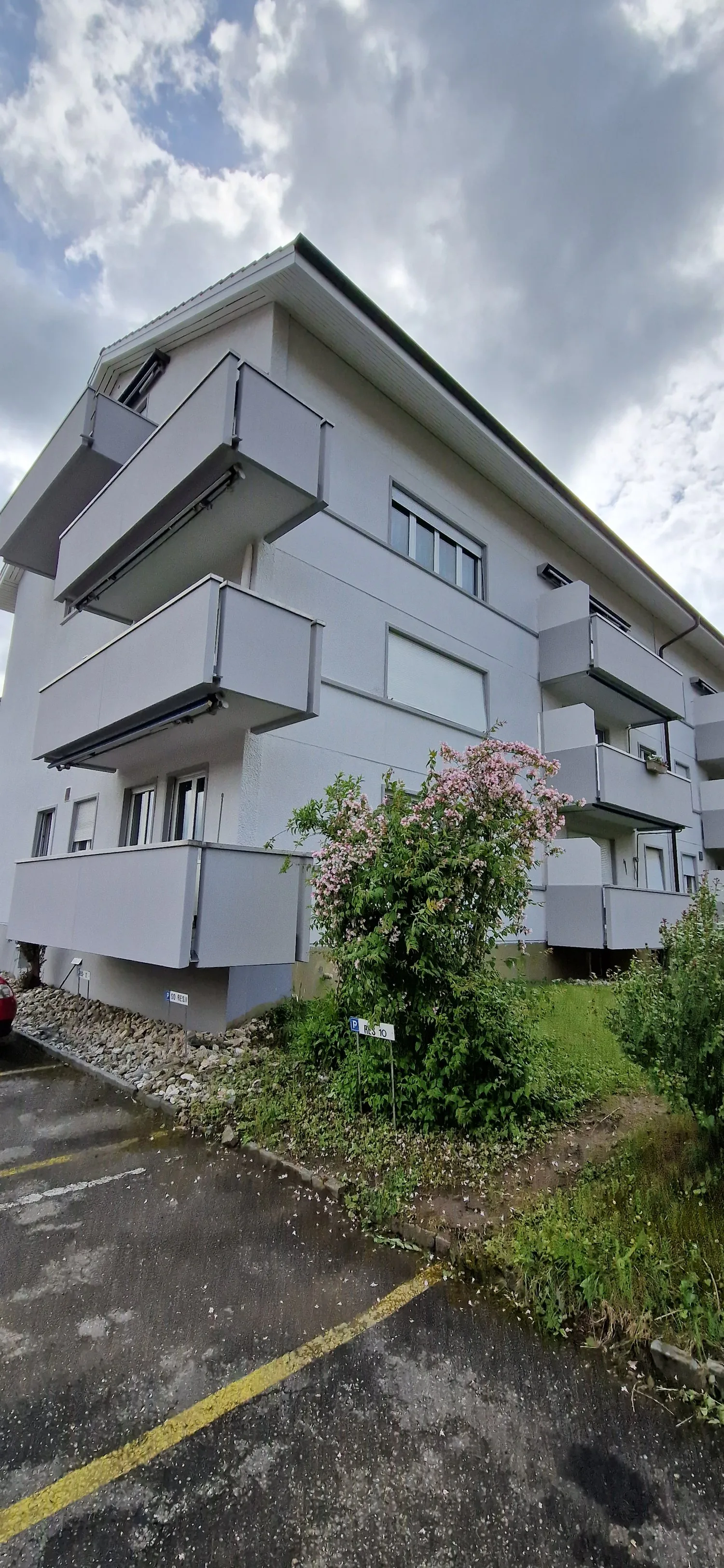Teilsanierte 4.5-Zimmerwohnung nahe Dorfplatz
