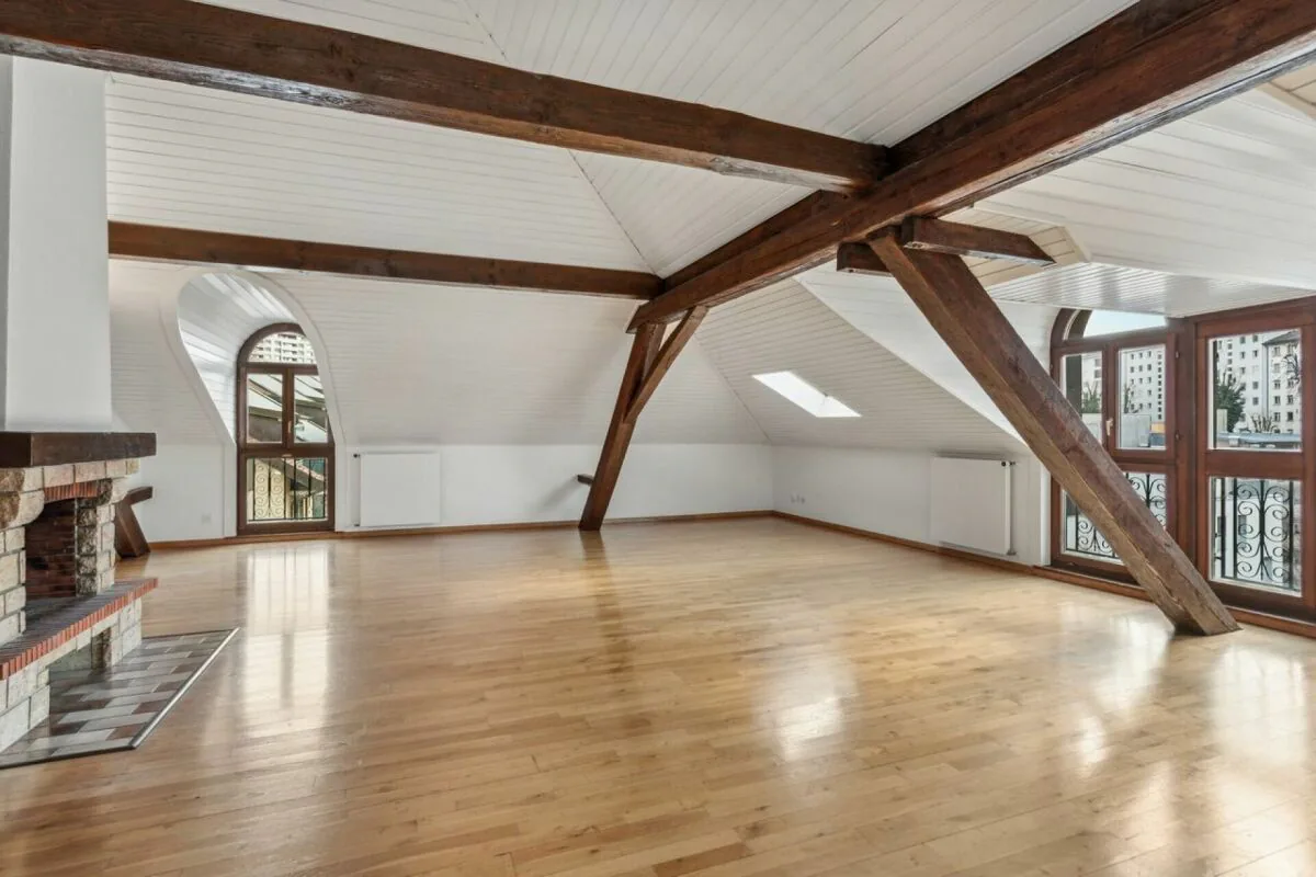 Looking for a spacious apartment just two steps from the city center?