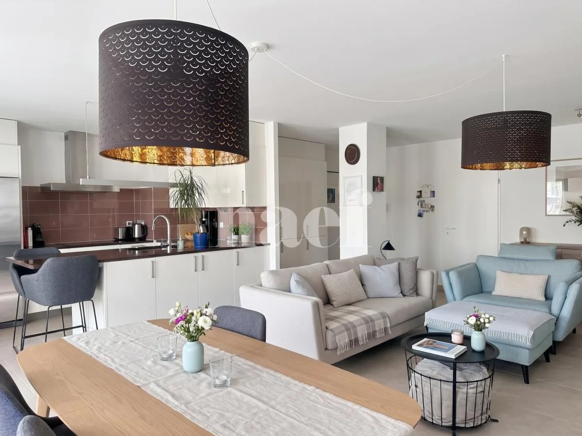 Schönes 5-Zimmer-Apartment mit Balkon, hell und durchgehend, Box mit Elektroladestation