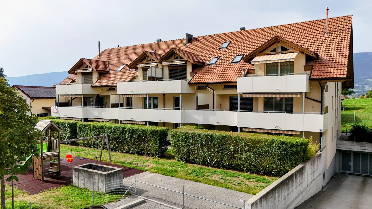 Appartement moderne 3.5 pièces à Leuzigen avec balcon spacieux
