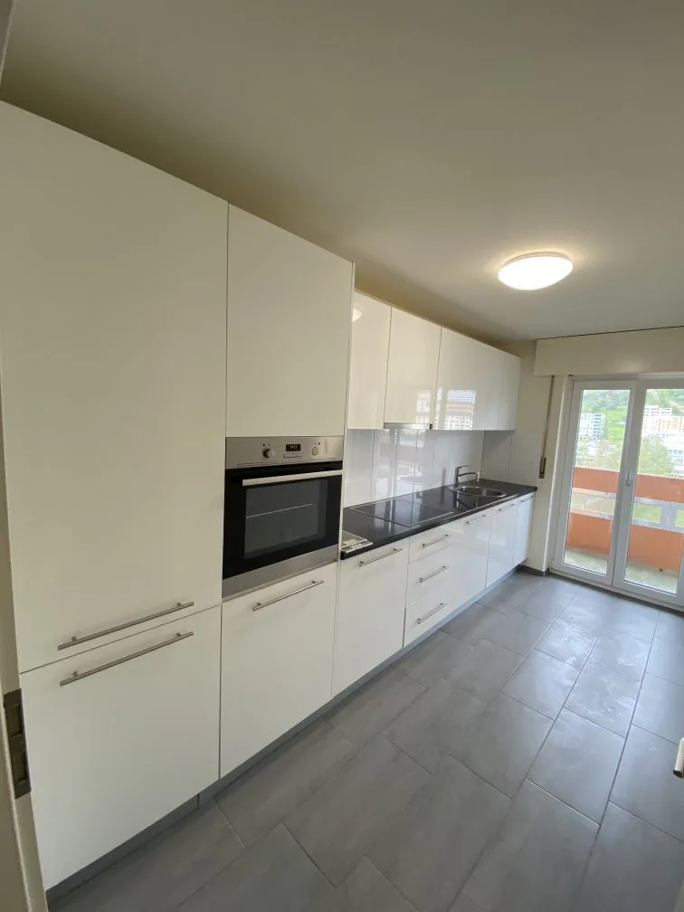 Moderne 3.5-Zimmer-Wohnung mit Balkon in La Chaux-de-Fonds