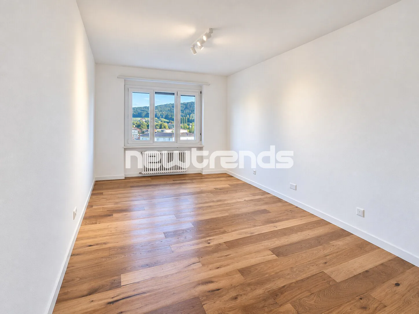 Stabio 3.5 pièces appartement rénové avec vue ouverte et place de parking