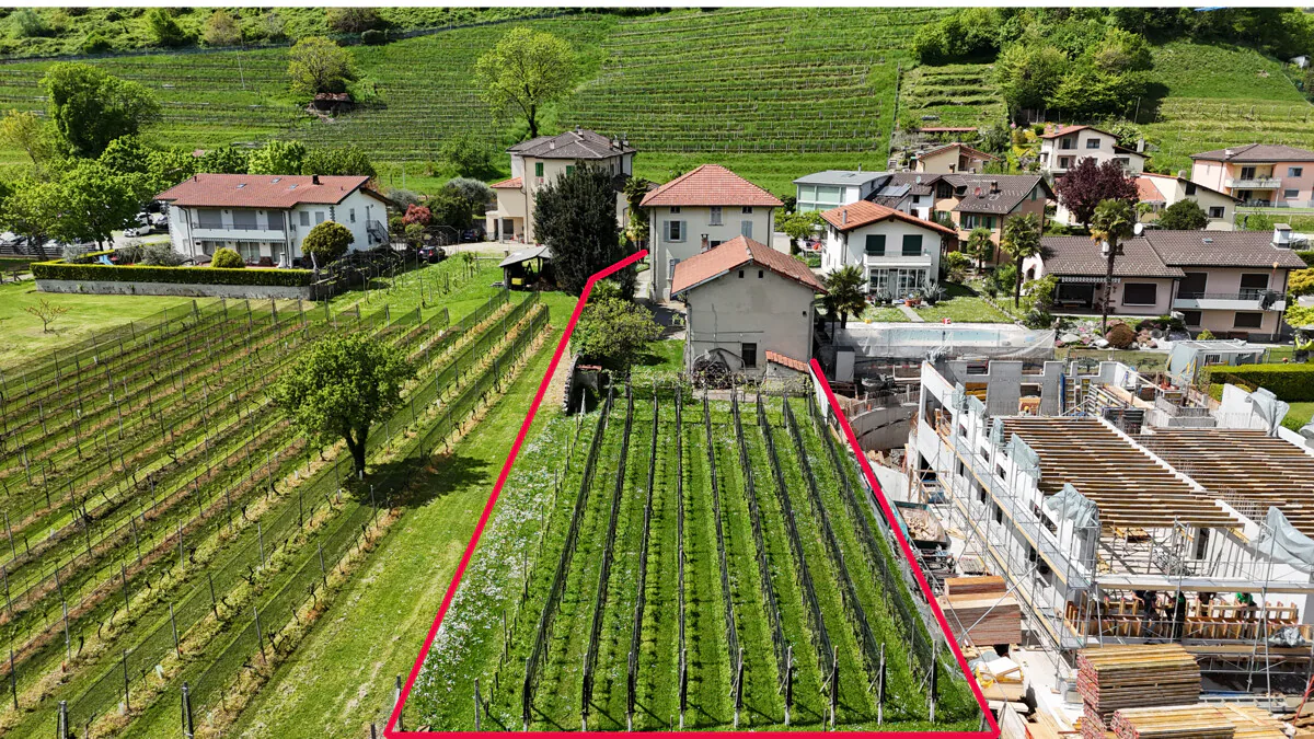 RANCATE - MAISON BIFAMILIALE AVEC ÉCURIE, GRAND TERRAIN CONSTRUCTIBLE