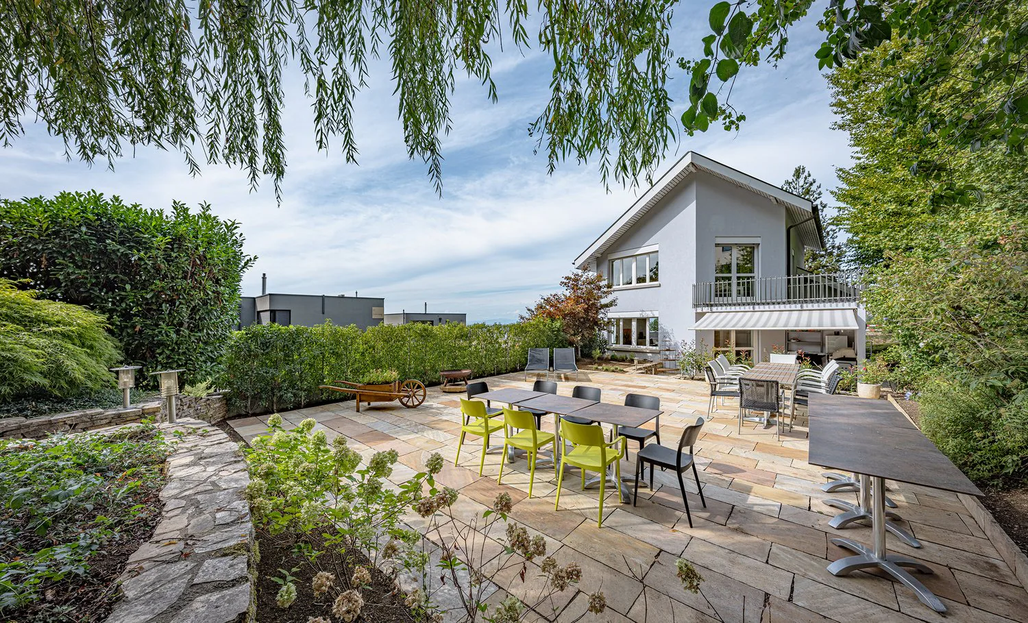 TERRASSENTRAUM AN PRIVILEGIERTER AUSSICHTSLAGE