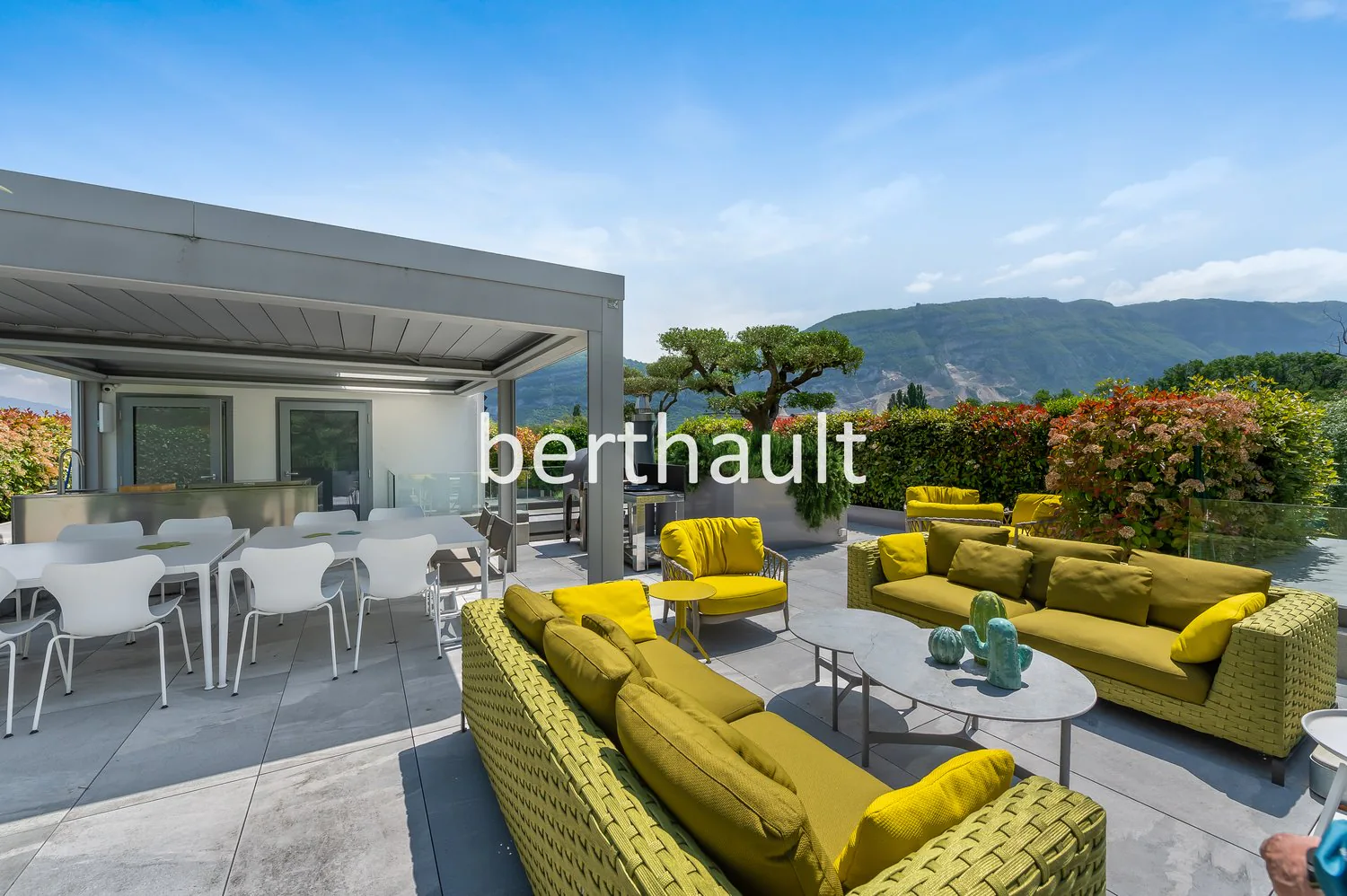 CONCHES - Magnificent apartment with terrace