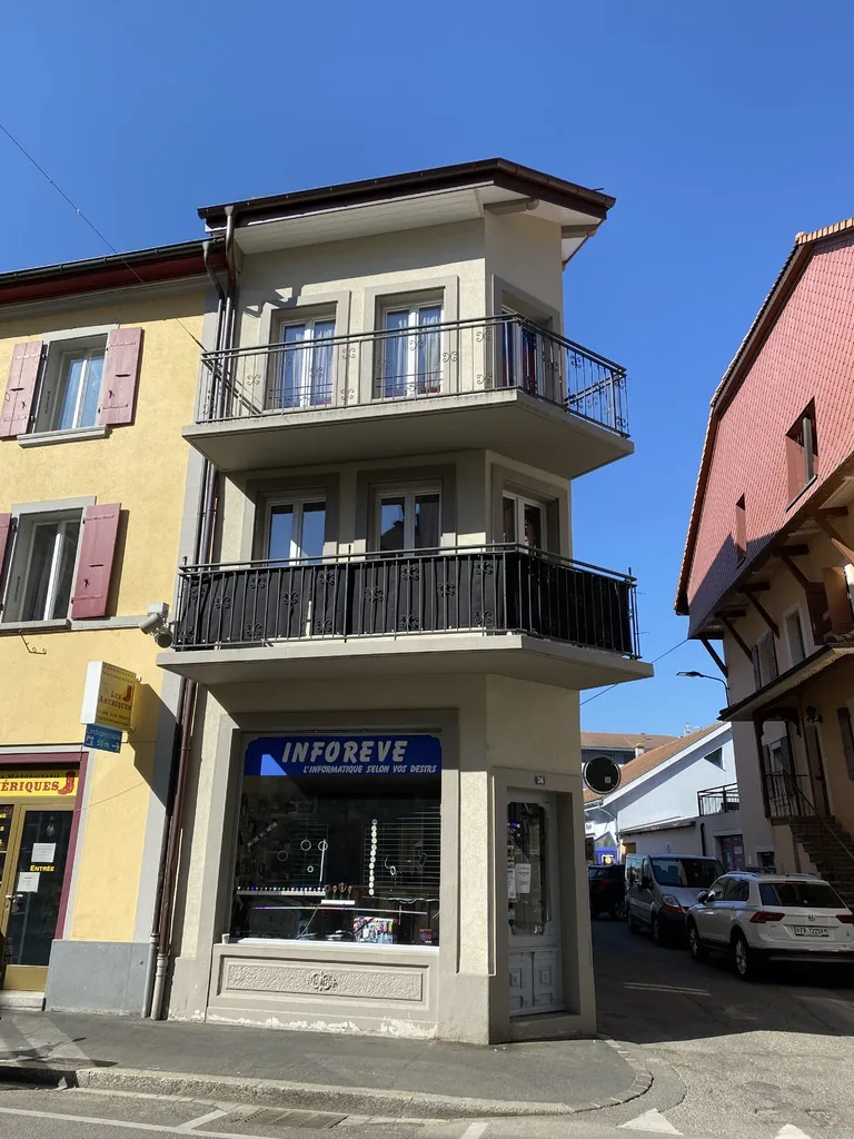 Payerne, in vendita, edificio con 5 appartamenti e un locale commerciale
