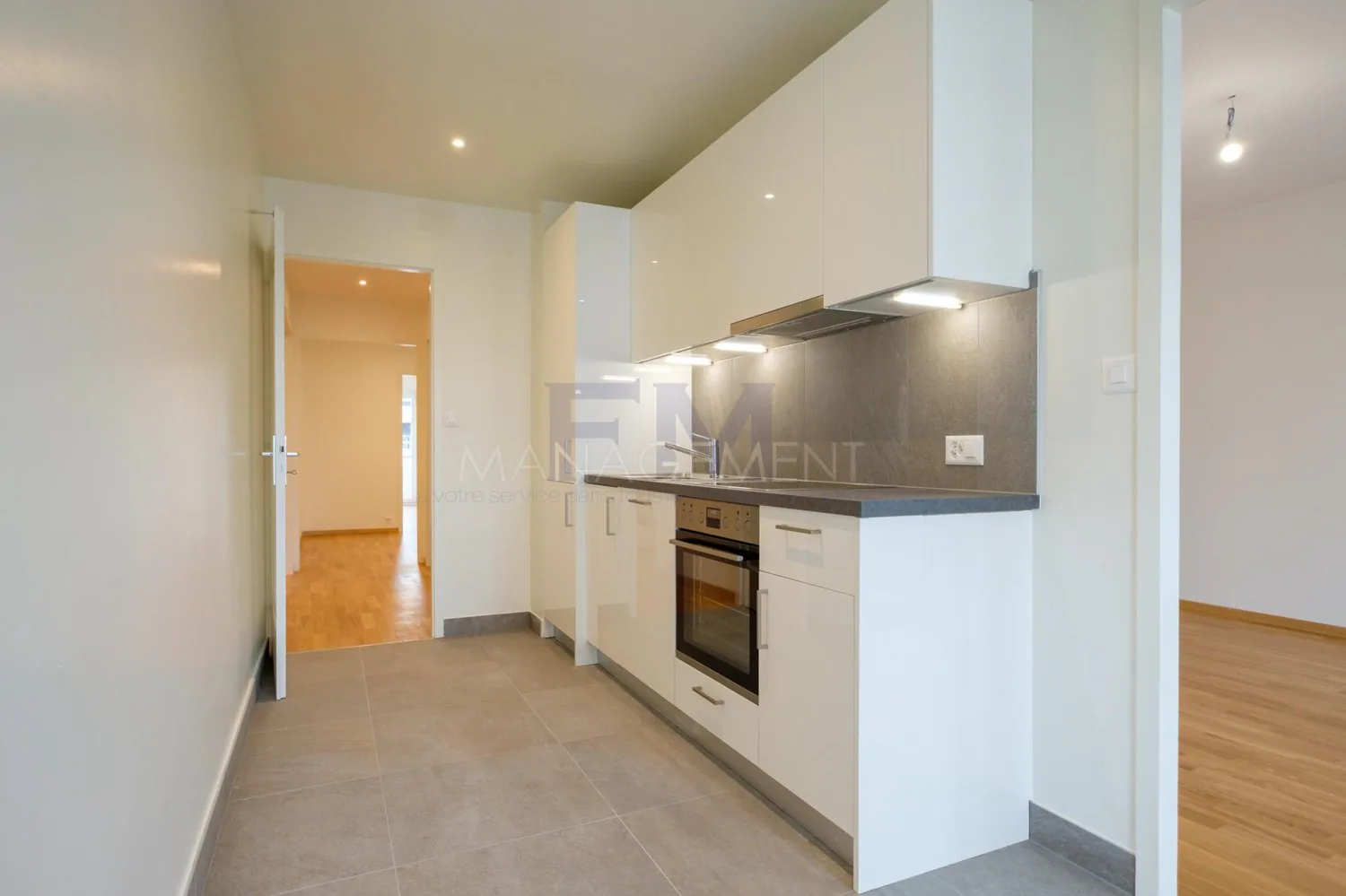 Servette, Avenue de Luserna, 4 Zimmer im 5. Stock, ca. 95m2